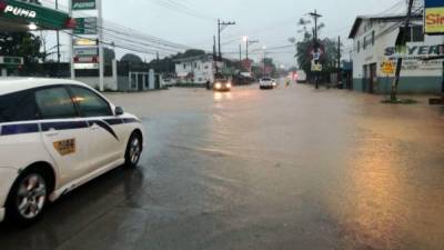 Varios sectores de La Ceiba sufrieron inundaciones ya que no para de llover.