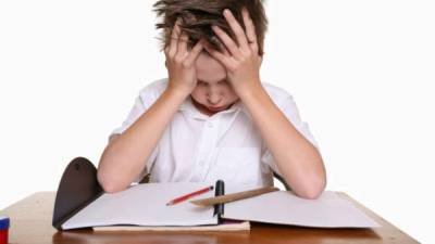 La dislexia no conlleva un retraso mental ni carencias del entorno educativo. De hecho, muchos niños con este problema pueden tener un coeficiente alto.