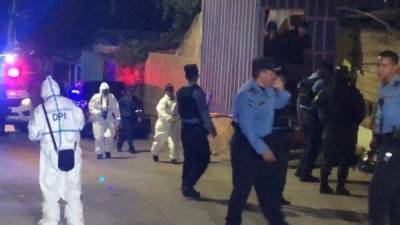 El hecho en el que murieron las cinco personas se suscitó a eso de las 7:15 pm en la calle principal de la colonia Villa Nueva, de la capital. Anoche, la Policía andaba en búsqueda de los homicidas.