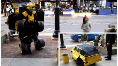 Este hombre transformer se convierte en un llamativo carro amarillo. Foto YouTube.