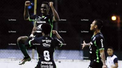 Bryan Johnson le dio la victoria al Marathón sobre el Platense con un gol de penal.