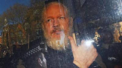 El fundador de WikiLeaks, Julian Assange, a su llegada este jueves a la Corte de Magistrados de Westminster en Londres (Reino Unido) tras su detención. EFE