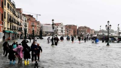 Un temporal que azota Italia con fuertes vientos y lluvias provocó históricas inundaciones en el norte del país, donde el agua alcanzó récords históricos en Venecia.