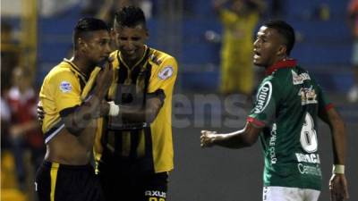 Bryan Acosta falló un penal que le regalaron a los aurinegros tras un piscinazo de Iván “Chino” López. Foto Neptalí Romero