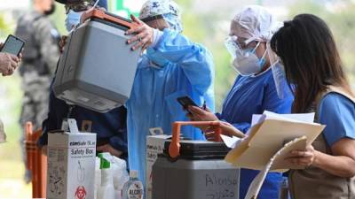 Honduras recibió este jueves 5.000 dosis de vacunas de la farmacéutica Moderna contra la covid-19 donadas por Israel. AFP