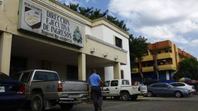 Las autoridades de la DEI en San Pedro Sula realizan operativos para frenar la evasión fiscal.