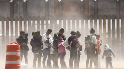 Entre las razones que motivan la migración irregular se encuentran la búsqueda de mejores condiciones de vida. Foto: EFE/Referencial