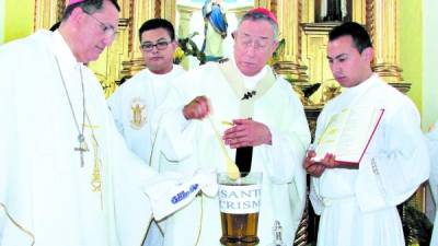 El cardenal Óscar Andrés Rodríguez ofició ayer la misa crismal en Danlí, El Paraíso,