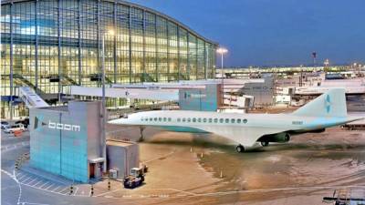 Aquí se observa cómo luciría en un futuro el avión supersónico, cuyo fuselaje será de fibra de carbono. Foto: Reforma