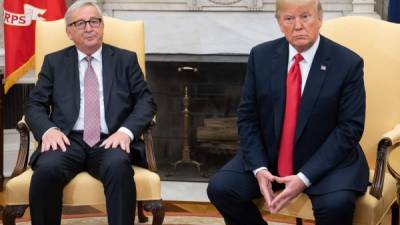 Trump se reunió hoy con el presidente de la Comisión Europea, Jean-Claude Juncker, en la oficina oval./AFP.