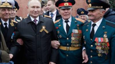 El presidente de Rusia, Vladimir Putin, aseguró este domingo que su país defenderá 'firmemente' sus intereses geopolíticos, en la celebración que marca la victoria sobre el nazismo en 1945 y en un momento de tensiones ruso-occidentales cada vez mayores.