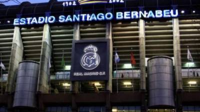 El Real Madrid ha cedido su estadio Santiago Bernabéu para la lucha contra la pandemia del coronavirus. Un gesto que ha sido aplaudido por muchos. Fotos AFP y diario AS.
