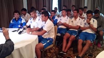 Los jugadores de El Salvador ofrecieron una rueda de prensa para hablar del tema.