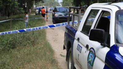 El cadáver del hombre fue tirado en un matorral.