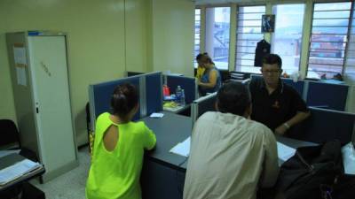 Sampedranos en la oficina de la DAI en el segundo nivel del edificio Rivera y Compañía. Foto: Melvin Cubas.