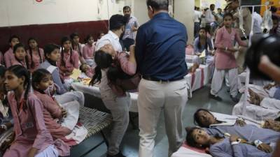 Indian schoolgirls receive medical treatment at a government hospital after gas leak in Tuglakabad container depot in New Delhi, India. EFE