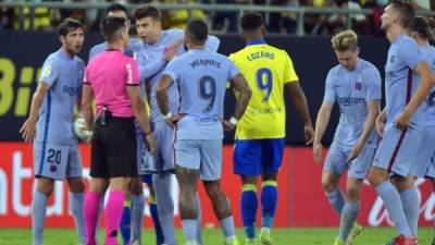 El Barcelona no pudo contra el Cádiz del 'Choco' Lozano en partido de la Liga Española. Foto AFP