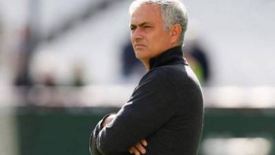 Manchester United's Portuguese manager Jose Mourinho is seen during the warm up ahead of the English Premier League football match between West Ham United and Manchester United at The London Stadium, in east London on September 29, 2018. / AFP PHOTO / Ian KINGTON / RESTRICTED TO EDITORIAL USE. No use with unauthorized audio, video, data, fixture lists, club/league logos or 'live' services. Online in-match use limited to 120 images. An additional 40 images may be used in extra time. No video emulation. Social media in-match use limited to 120 images. An additional 40 images may be used in extra time. No use in betting publications, games or single club/league/player publications. /