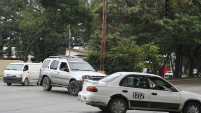 El semáforo en la 7 calle, noreste, lleva varios días dañado.