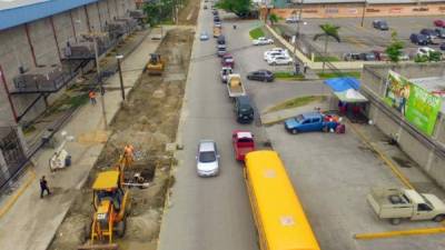 Los trabajos siguen en esa vía y piden a los conductores precaución.