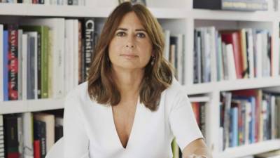 Alexandra Shulman ha declarado a la prensa británica que su salida de Vogue Reino Unido “no es como si me fuera a desaparecer, simplemente no voy a editar Vogue”.