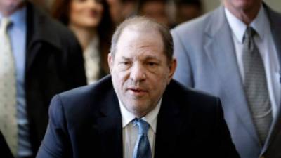 La demanda establece que Weinstein 'pidió o forzó' a empleadas a tener contactos sexuales no deseados para mantener sus empleos o avanzar en sus carreras.