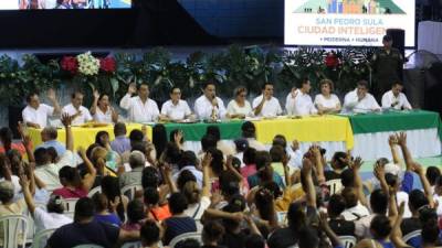 La Corporación celebró el cabildo en el gimnasio municipal en presencia de representantes de 20distritos. Foto:Franklin Muñoz.