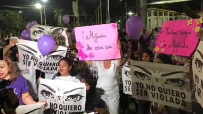 La familia de la agraviada y grupos feministas han protestado en las calles exigiendo se libraran los requerimientos.