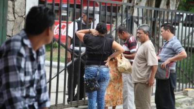 La madre de Mariana Emilia Baquedano llora la pérdida de su hija menor.