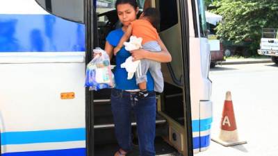 Un total de 20 menores y 16 madres fueron deportados via terrestre desde México a Honduras. Fotografía de archivo.