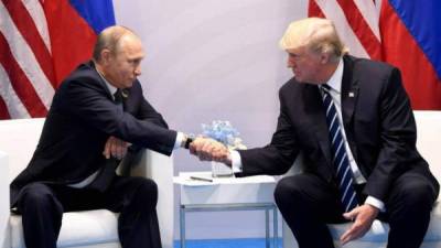 El presidente de Rusia Vladimir Putin y su homólogo estadounidense Donald Trump en la Cumbre de Líderes del G20 en julio.