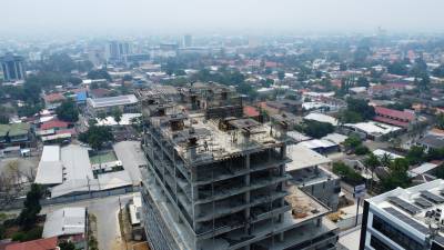 <b>En San Pedro Sula y Tegucigalpa continúa la construcción de edificios de apartamentos de varios niveles, que generan cientos de empleos.</b>
