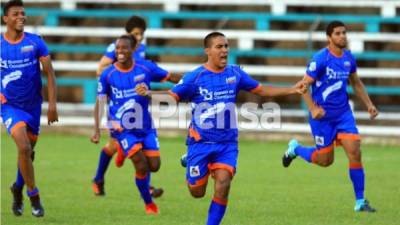 Los jugadores de la UPN celebran la clasificación a cuartos de final de la Copa Presidente. Foto Ronald Aceituno