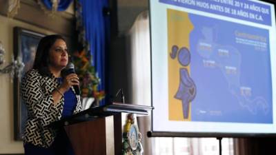 La primera dama, Ana García de Hernández, en la presentación de la campaña.