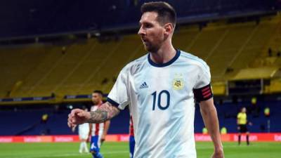 Lionel Messi, durante un partido de las Eliminatorias Sudamericanas para el Mundial de Qatar 2022 entre Argentina y Paraguay en el estadio La Bombonera. Foto EFE