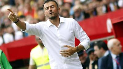 El entrenador del FC Barcelona, Luis Enrique, durante el partido frente al Sevilla de la séptima jornada de la Liga española. Foto EFE