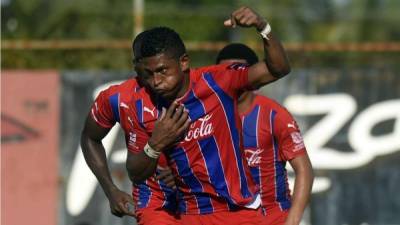 Carlo Costly celebrando su gol contra el Platense. Foto Melvin Cubas