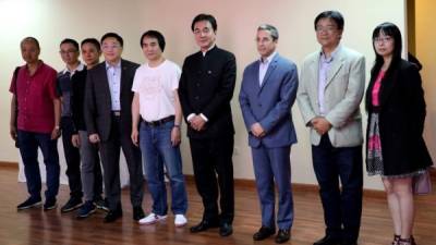 Interés. Luis Mata junto a la delegación de inversionistas de Taiwán.