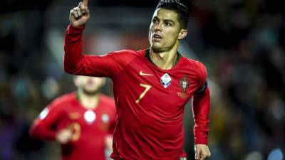 Cristiano Ronaldo celebrando su primer gol del partido contra Lituania. Foto AFP