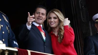 Peña Nieto y 'la Gaviota' se mostraron muy cariñosos en la celebración de la Independencia de México./Reforma.