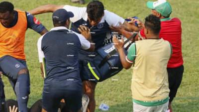 Hugo Caballero agredió a un utilero del Marathón luego de que en el club verdolaga le lanzaron una bolsa de agua a Diego Vázquez