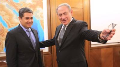 El presidente Hernández y el primer ministro Benjamín Netanyahu tuvieron una reunión privada.