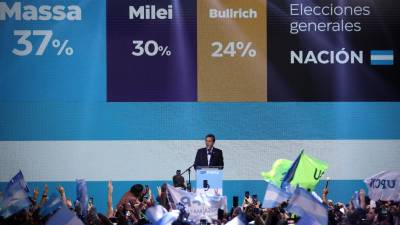 El Ministro de Economía de Argentina, Sergio Massa, y el outsider antisistema, Javier Milei se enfrentarán en una segunda vuelta de las elecciones presidenciales, según los resultados de autoridades electorales de Argentina.
