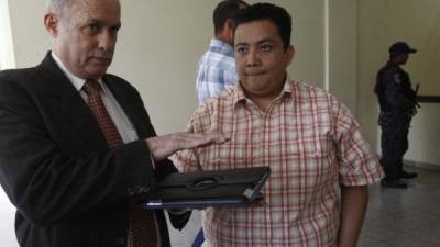 Wilfredo Urtecho defiende en Honduras a Nájera.