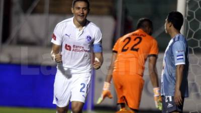 Roger Rojas fue la figura del partido con un doblete frente al Platense. Foto Juan Salgado