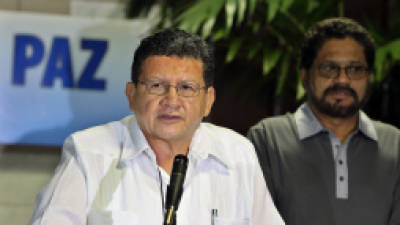 Los miembros de las Farc “Pablo Catatumbo” e “Iván Márquez” en la conferencia de prensa de ayer.