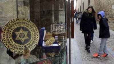 Tienda en el barrio judio de la ciudad de Toledo, en el centro de España.