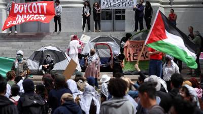 Estudiantes realizan manifestaciones en los principales campus universitarios de Estados Unidos para protestar contra la guerra en Gaza.