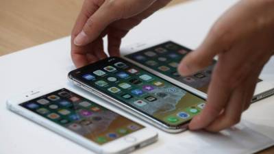 CUPERTINO, CA - SEPTEMBER 12: (L-R) The new iPhone 8, iPhone X and iPhone 8S are displayed during an Apple special event at the Steve Jobs Theatre on the Apple Park campus on September 12, 2017 in Cupertino, California. Apple held their first special event at the new Apple Park campus where they announced the new iPhone 8, iPhone X and the Apple Watch Series 3. Justin Sullivan/Getty Images/AFP== FOR NEWSPAPERS, INTERNET, TELCOS & TELEVISION USE ONLY ==