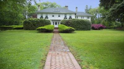 La hermosa casa de dos plantas se ubica en el número 44 de Pleasant Avenue, en Montclair, Nueva Jersey, EUA.